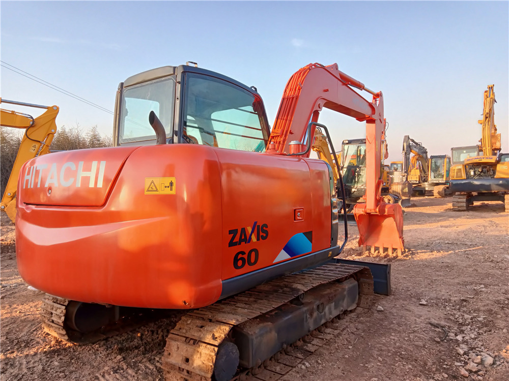 HITACHI ZX60 - Pásové rýpadlo: obrázek 4 HITACHI ZX60 - Pásové rýpadlo: obrázek 4