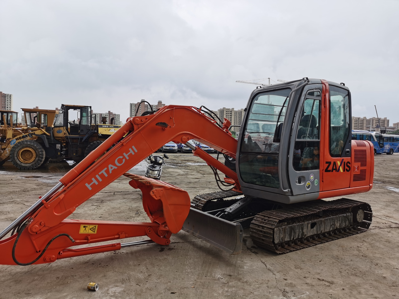 HITACHI ZX60 - Pásové rýpadlo: obrázek 4 HITACHI ZX60 - Pásové rýpadlo: obrázek 4