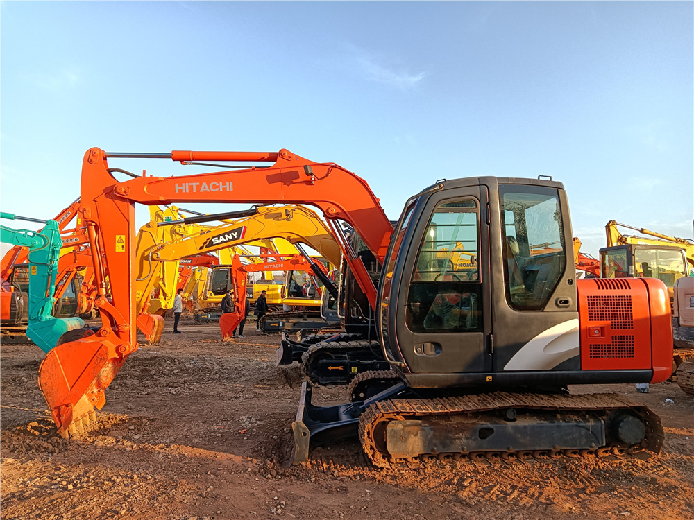 HITACHI ZX60 - Pásové rýpadlo: obrázek 1 HITACHI ZX60 - Pásové rýpadlo: obrázek 1