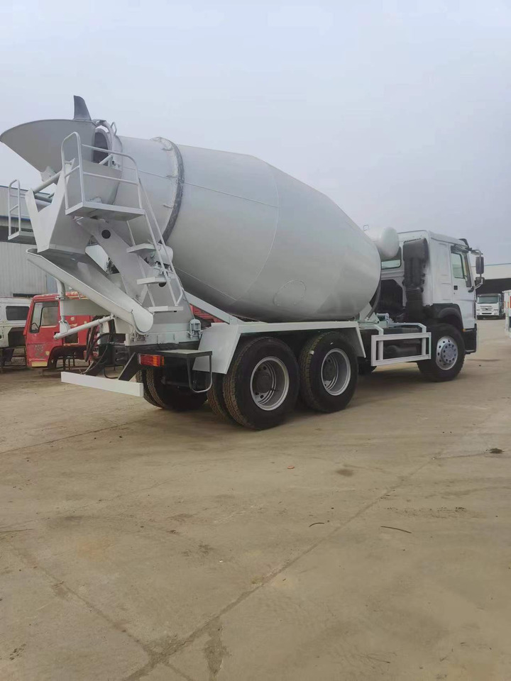 HOWO 375 Cement Mixer Truck 6*4 - Autodomíchávač: obrázek 5 HOWO 375 Cement Mixer Truck 6*4 - Autodomíchávač: obrázek 5