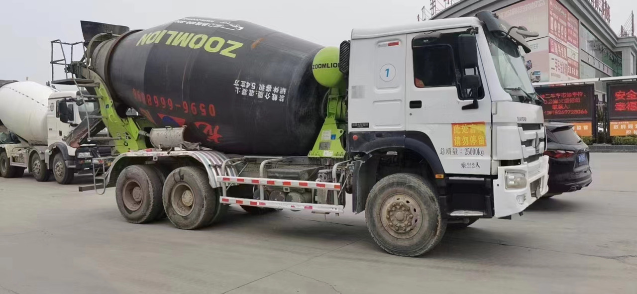 HOWO 6*4 Cement Mixer Truck - Autodomíchávač: obrázek 2 HOWO 6*4 Cement Mixer Truck - Autodomíchávač: obrázek 2