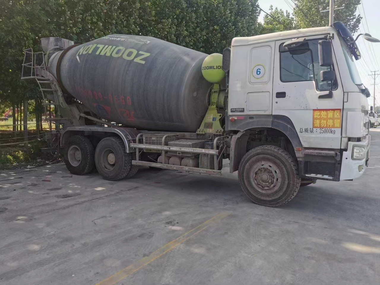 HOWO 6*4 Cement Mixer Truck - Autodomíchávač: obrázek 4 HOWO 6*4 Cement Mixer Truck - Autodomíchávač: obrázek 4