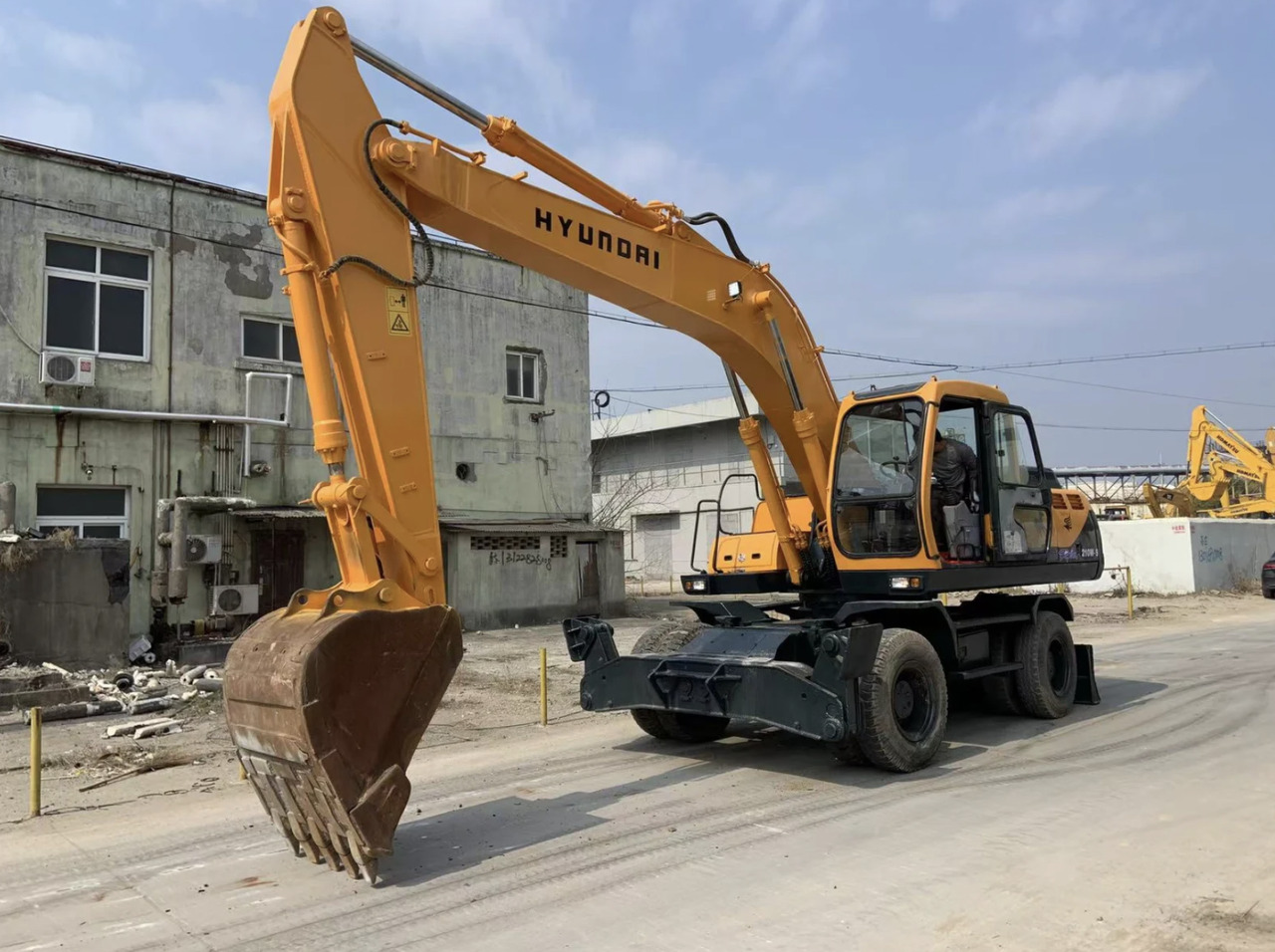 HYUNDAI R210W-9 - Pásové rýpadlo: obrázek 4 HYUNDAI R210W-9 - Pásové rýpadlo: obrázek 4