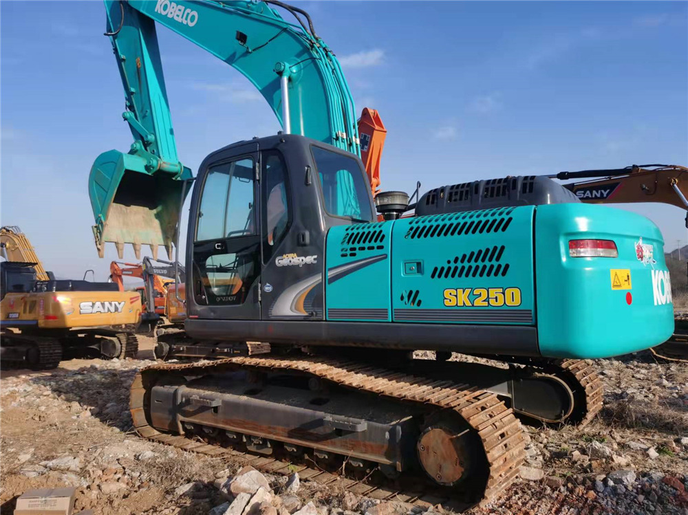 Pásové rýpadlo KOBELCO SK250-8: obrázek 1