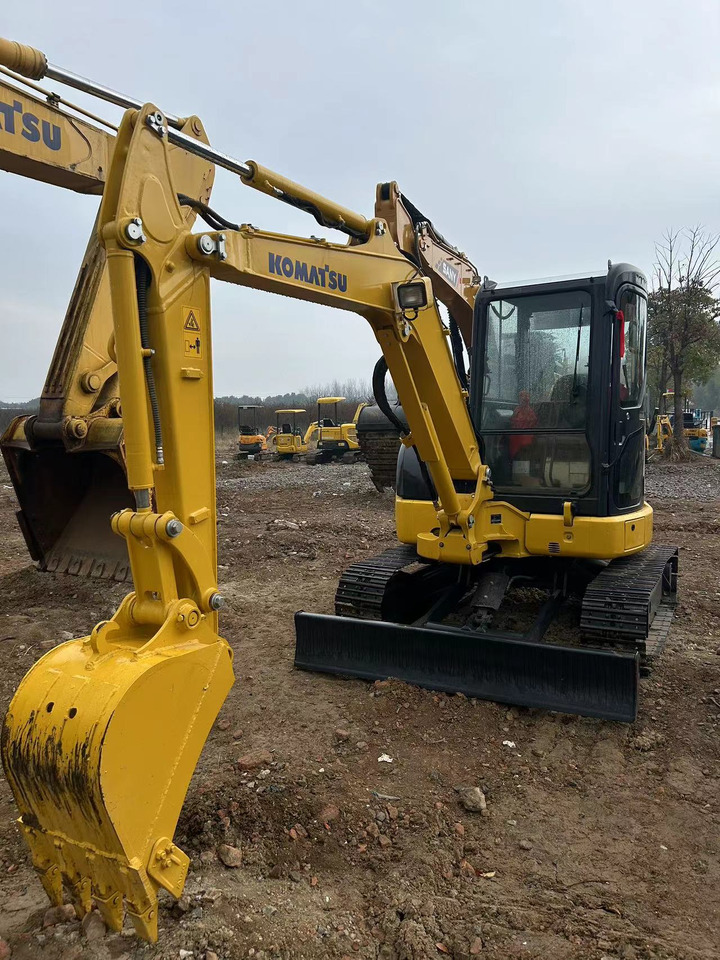 KOMATSU Mini Excavator PC40 With Enclosed Cab - Mini rýpadlo: obrázek 1 KOMATSU Mini Excavator PC40 With Enclosed Cab - Mini rýpadlo: obrázek 1
