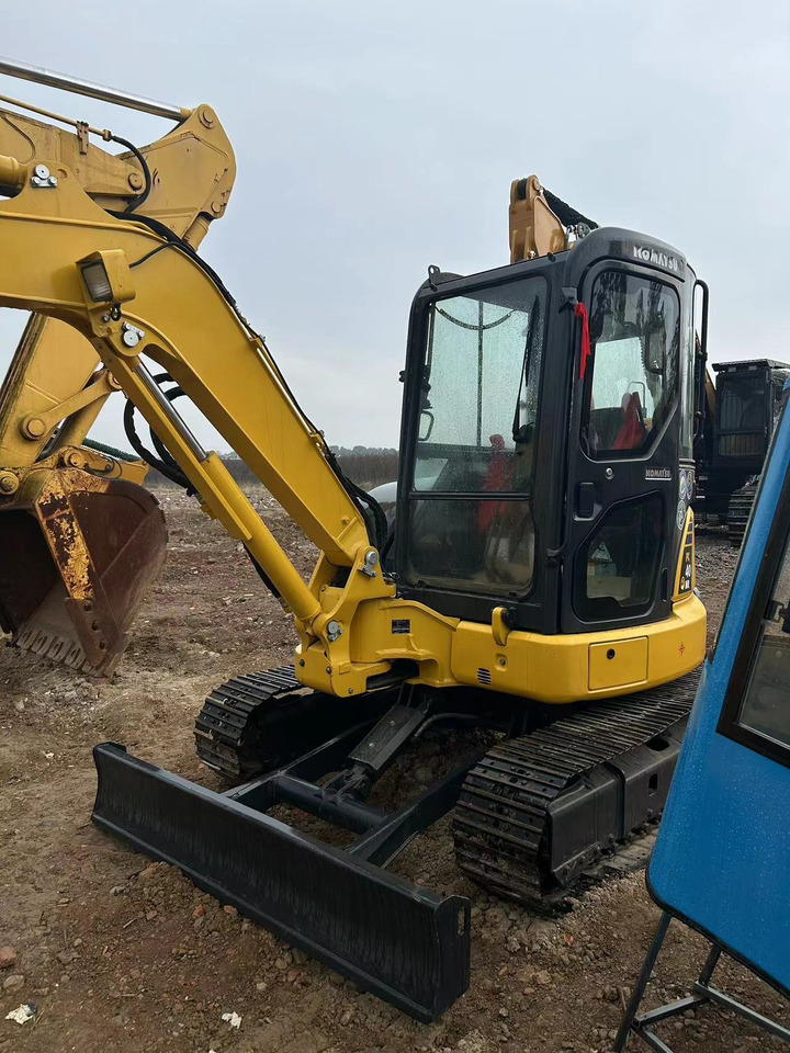 KOMATSU Mini Excavator PC40 With Enclosed Cab - Mini rýpadlo: obrázek 2 KOMATSU Mini Excavator PC40 With Enclosed Cab - Mini rýpadlo: obrázek 2