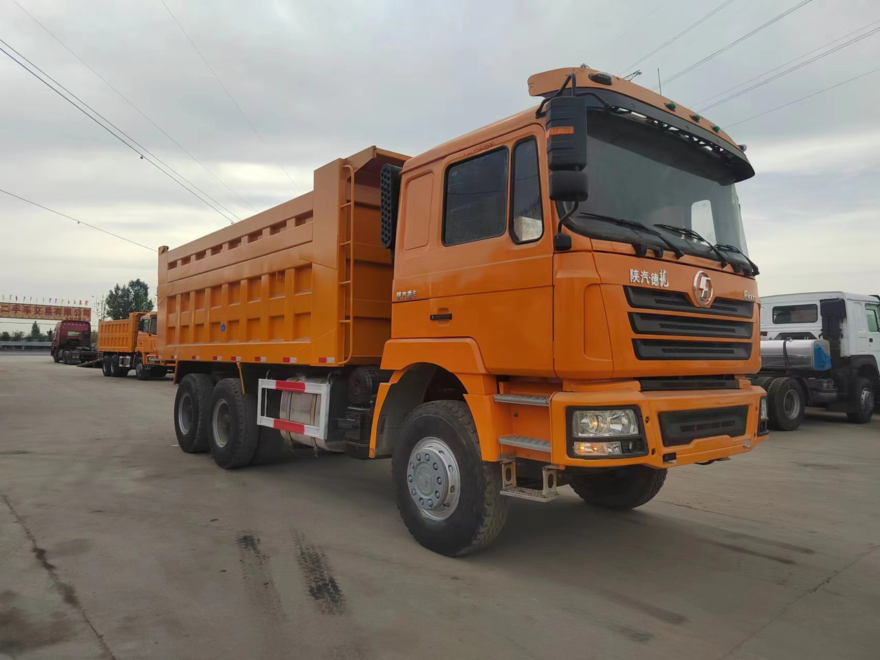 SHACMAN F3000 Dump Truck 6/4 - Sklápěč: obrázek 3 SHACMAN F3000 Dump Truck 6/4 - Sklápěč: obrázek 3