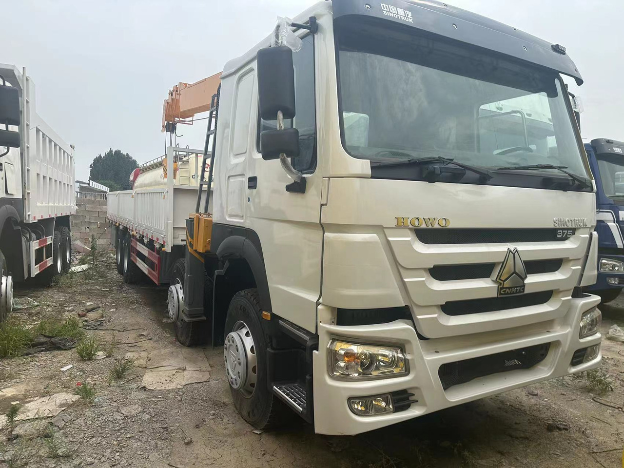 SINOTRUK HOWO 375 8X4 12TONS CLICK HERE FOR DISCOUNT - Auto s hydraulickou rukou: obrázek 1 SINOTRUK HOWO 375 8X4 12TONS CLICK HERE FOR DISCOUNT - Auto s hydraulickou rukou: obrázek 1
