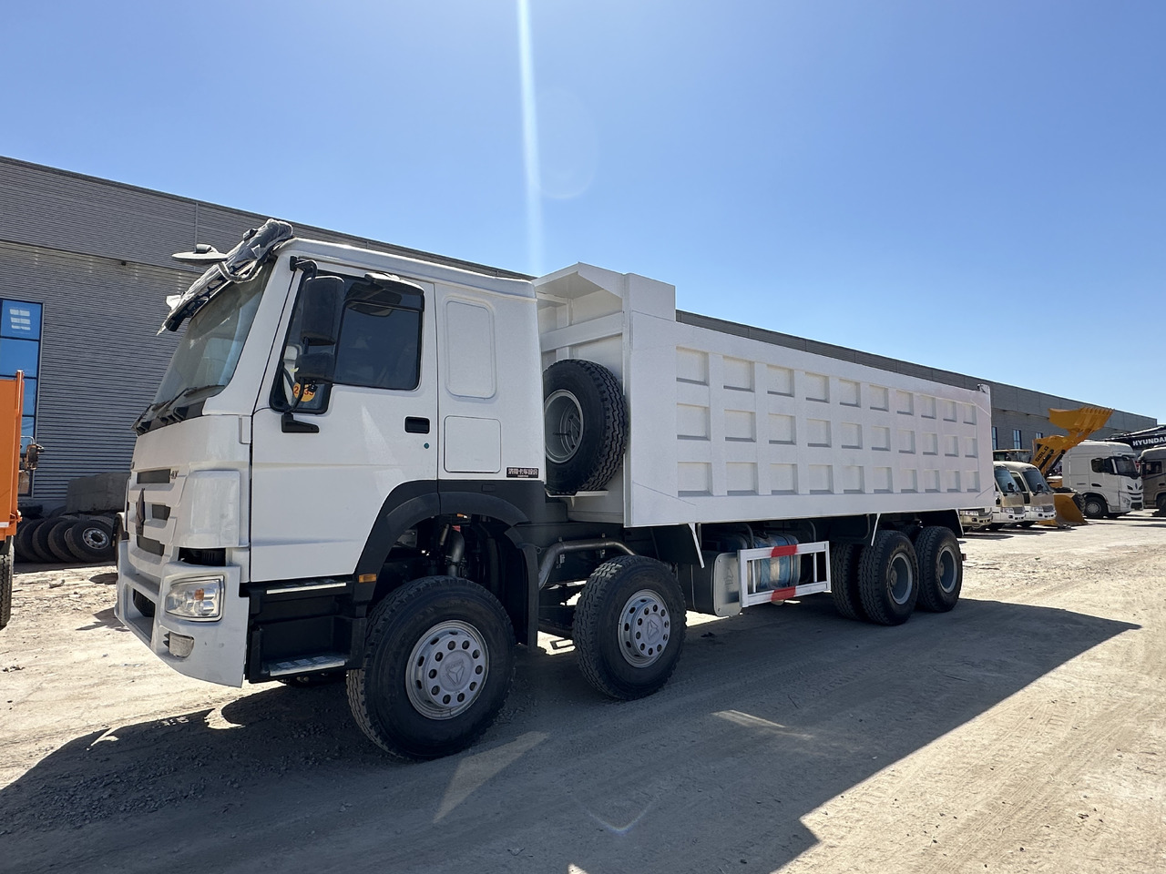 SINOTRUK HOWO 400 8X4 - Sklápěč: obrázek 1 SINOTRUK HOWO 400 8X4 - Sklápěč: obrázek 1