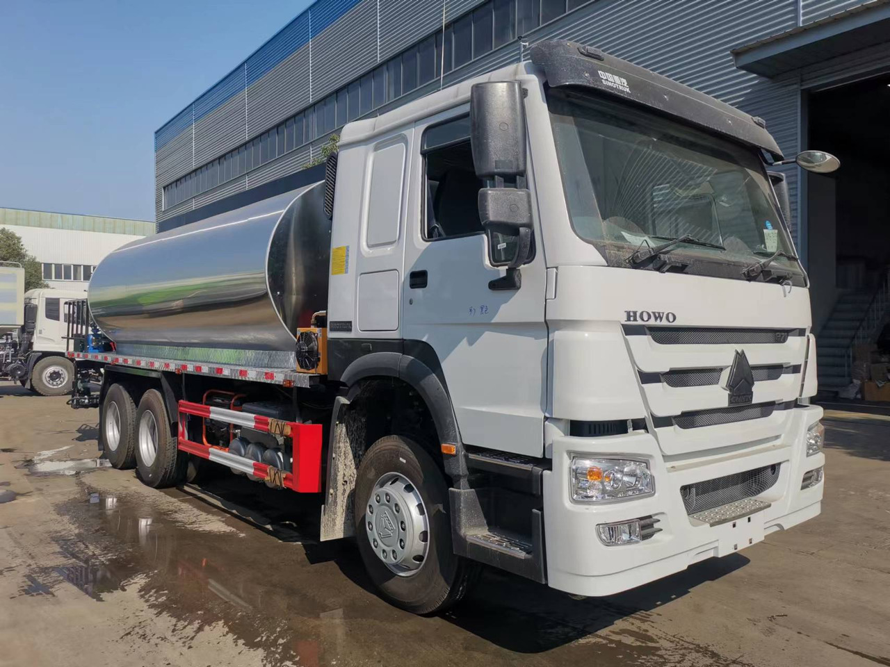 SINOTRUK HOWO CLICK HERE FOR DISCOUNT - Rozstřikovač živic: obrázek 2 SINOTRUK HOWO CLICK HERE FOR DISCOUNT - Rozstřikovač živic: obrázek 2