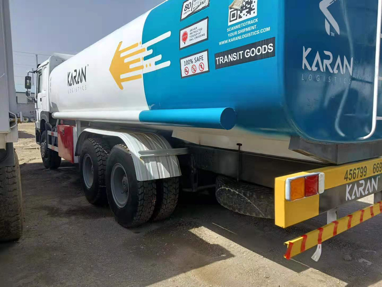 SINOTRUK Howo 371 Fuel Tanker Click Here For DISCOUNT - Cisternové vozidlo: obrázek 1 SINOTRUK Howo 371 Fuel Tanker Click Here For DISCOUNT - Cisternové vozidlo: obrázek 1