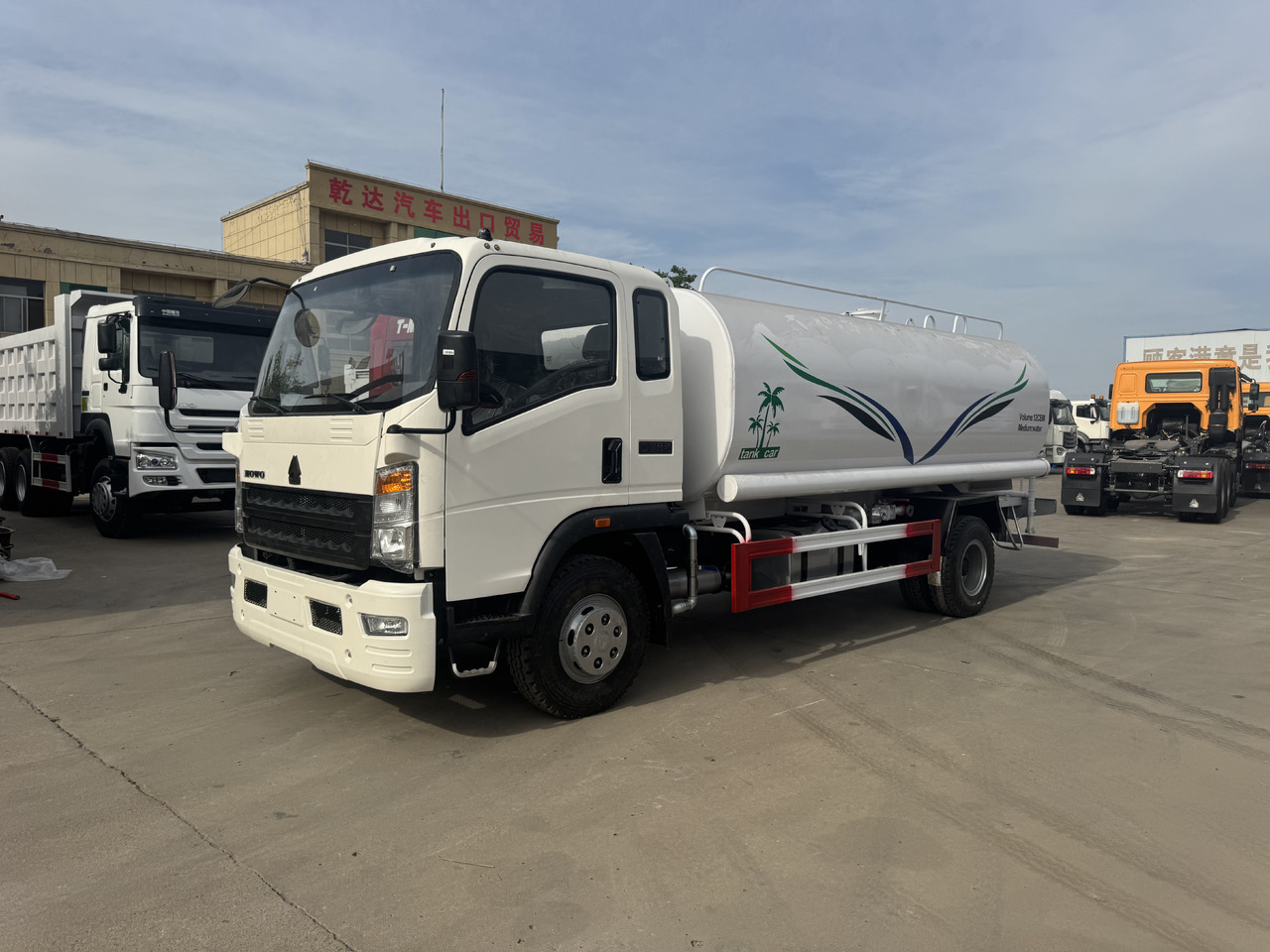 SINOTRUK Howo Water Tanker Click Here For DISCOUNT - Cisternové vozidlo: obrázek 1 SINOTRUK Howo Water Tanker Click Here For DISCOUNT - Cisternové vozidlo: obrázek 1