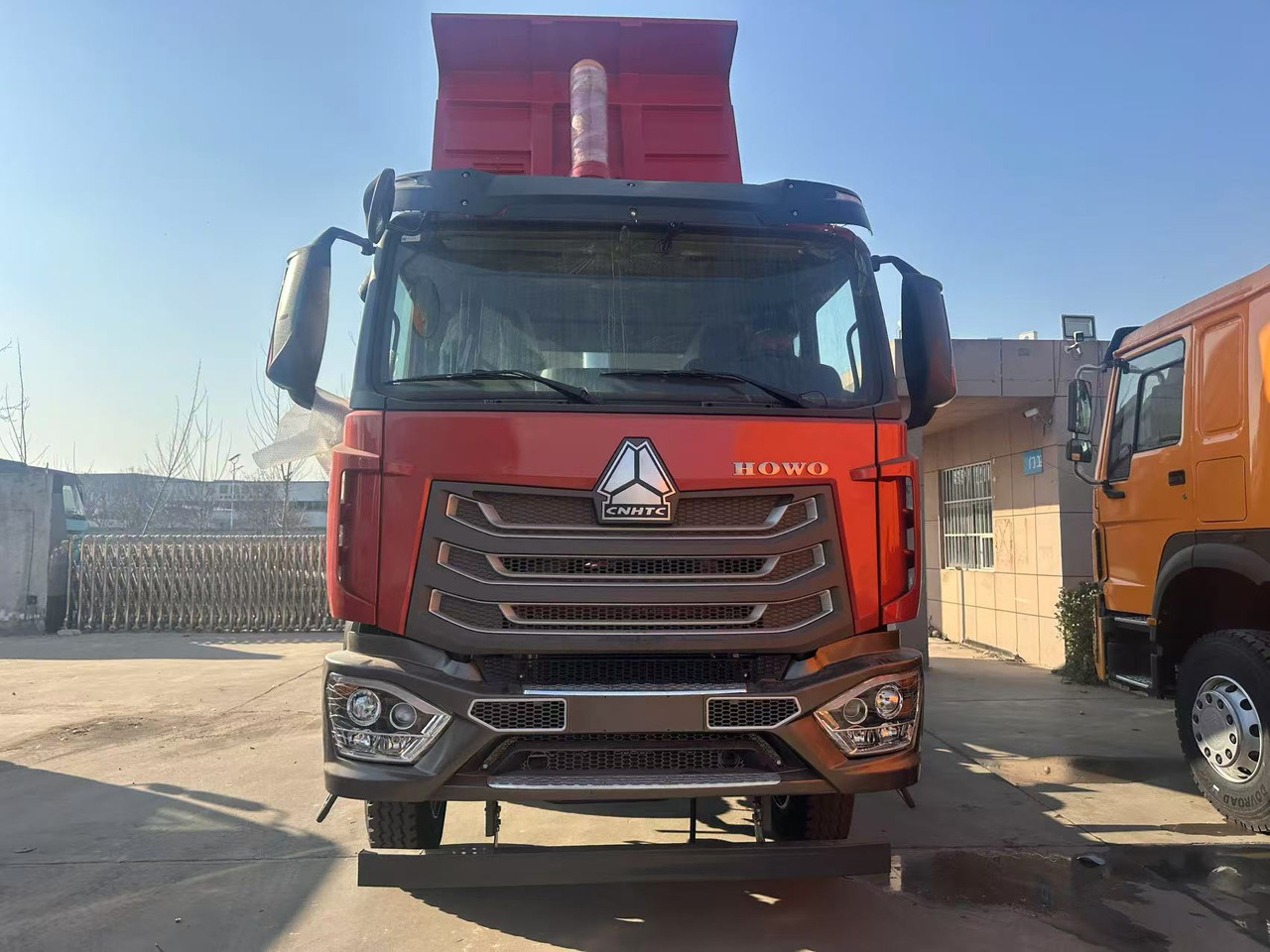 SINOTRUK Nx 8X4 - Sklápěč: obrázek 1 SINOTRUK Nx 8X4 - Sklápěč: obrázek 1