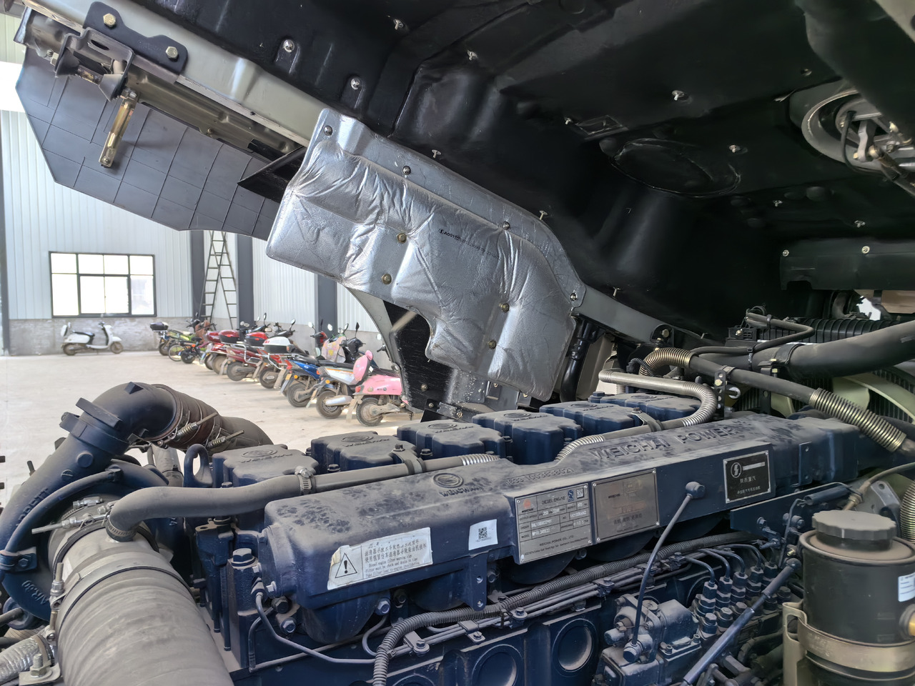 Shacman 340HP H3000 6x4 Tractor Click for Discount - Sklápěč: obrázek 4 Shacman 340HP H3000 6x4 Tractor Click for Discount - Sklápěč: obrázek 4