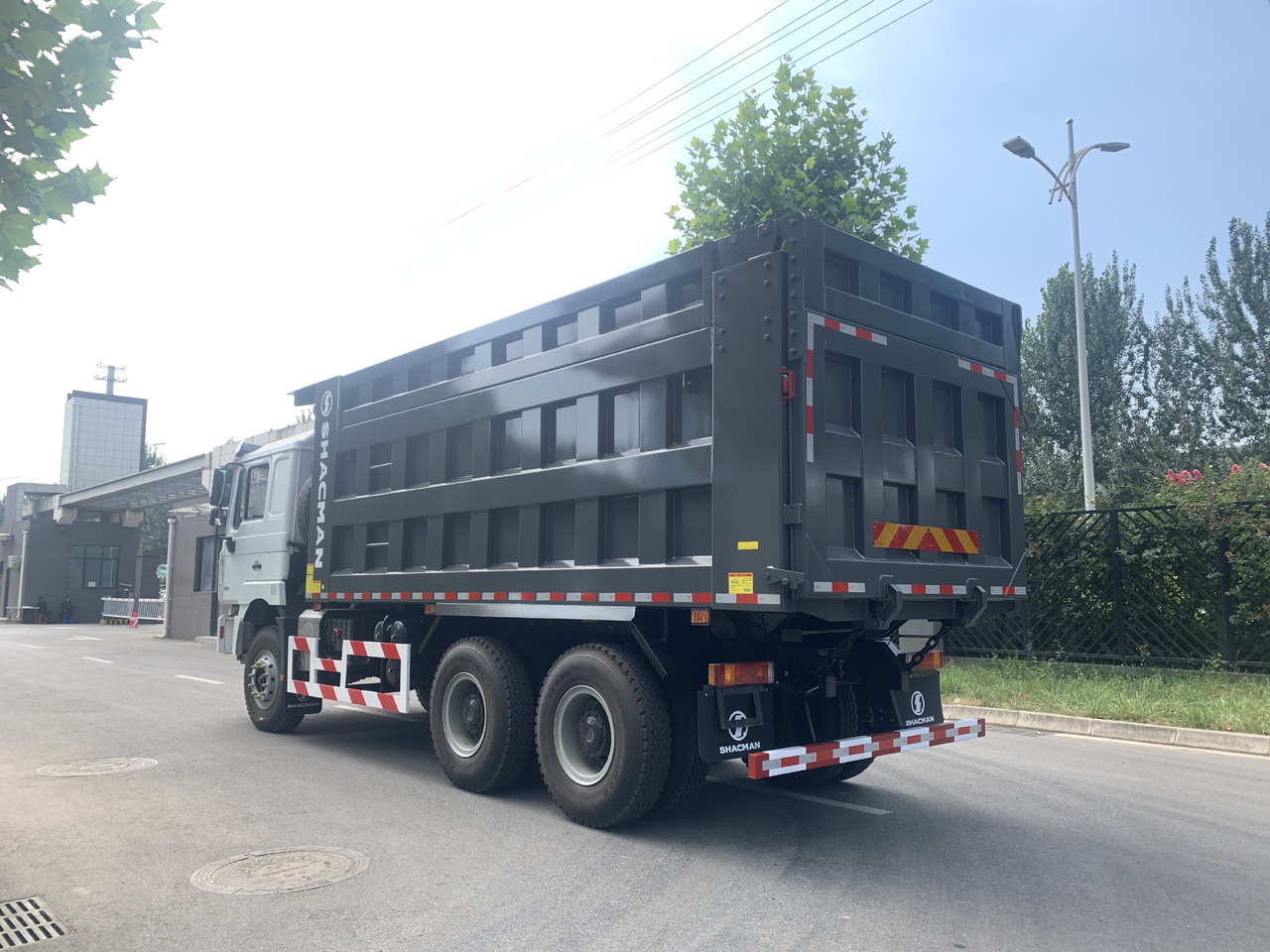 Shacman 6*4 Dump Truck New Brand Click for Discount - Sklápěč: obrázek 2 Shacman 6*4 Dump Truck New Brand Click for Discount - Sklápěč: obrázek 2