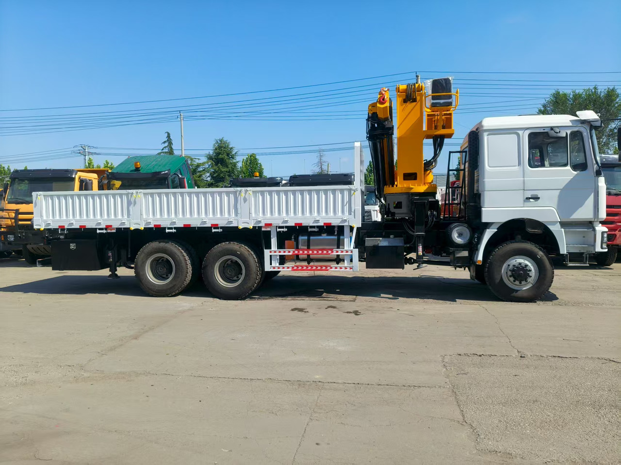 Shacman - Auto s hydraulickou rukou: obrázek 2 Shacman - Auto s hydraulickou rukou: obrázek 2