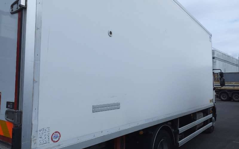 Camion Porteur FRIGO 14 TONNES 250 CV HAYON CARROSSERIE KLEGE MONO TEMP GROUPE CARRIER SUPRA 85 - Chladírenský nákladní automobil: obrázek 3 Camion Porteur FRIGO 14 TONNES 250 CV HAYON CARROSSERIE KLEGE MONO TEMP GROUPE CARRIER SUPRA 85 - Chladírenský nákladní automobil: obrázek 3