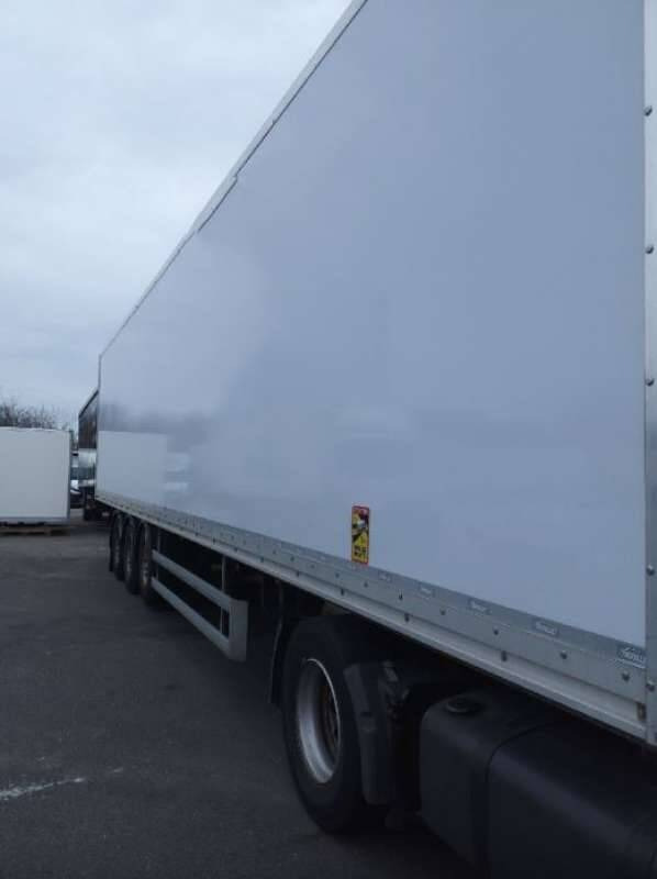 Semi-remorque 3 Essieux SEMI RECONDITONNEE -38 TONNES PORTE RELEVANTE - Skříňový návěs: obrázek 1 Semi-remorque 3 Essieux SEMI RECONDITONNEE -38 TONNES PORTE RELEVANTE - Skříňový návěs: obrázek 1