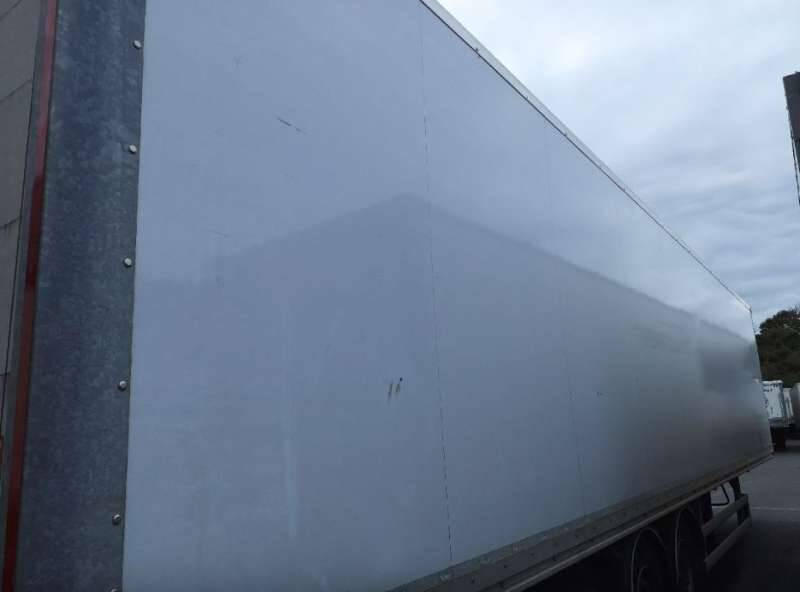 Semi-remorque 3 Essieux SEMI RECONDITONNEE -38 TONNES PORTE RELEVANTE - Skříňový návěs: obrázek 2 Semi-remorque 3 Essieux SEMI RECONDITONNEE -38 TONNES PORTE RELEVANTE - Skříňový návěs: obrázek 2