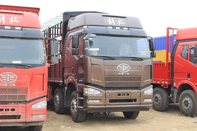 FAW FAW J6P Livestock Truck for Sale in Uganda - Přepravník zvířat: obrázek 2 FAW FAW J6P Livestock Truck for Sale in Uganda - Přepravník zvířat: obrázek 2