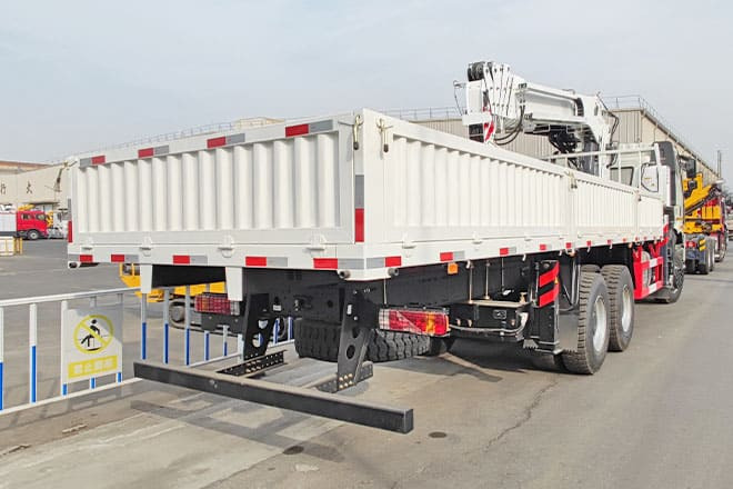 FAW FAW Truck Mounted Crane with Hydraulic Boom for Sale in Kuwait - Auto s hydraulickou rukou: obrázek 3 FAW FAW Truck Mounted Crane with Hydraulic Boom for Sale in Kuwait - Auto s hydraulickou rukou: obrázek 3