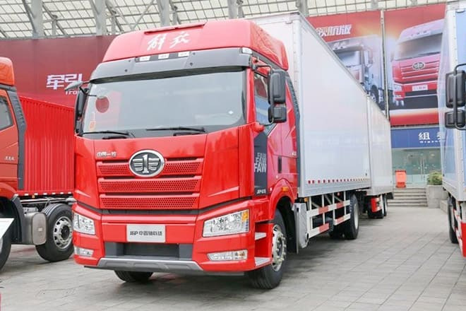 FAW Faw J6P Box Truck 4X2 for Sale in Sierra Leone - Skříňový nákladní auto: obrázek 1 FAW Faw J6P Box Truck 4X2 for Sale in Sierra Leone - Skříňový nákladní auto: obrázek 1