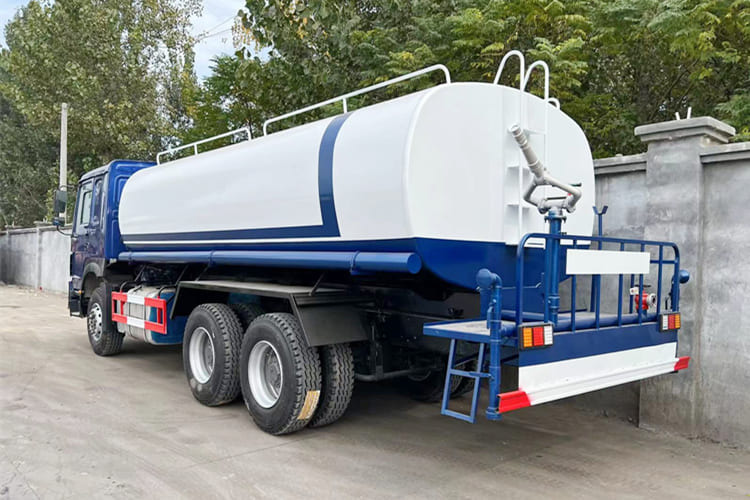 Howo Water Sprinkler Truck for Sale in Mali - Cisternové vozidlo: obrázek 2 Howo Water Sprinkler Truck for Sale in Mali - Cisternové vozidlo: obrázek 2