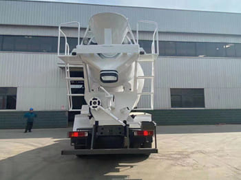 SINOTRUK Cement Mixer Truck for Sale in Zambia - Nákladní auto: obrázek 4 SINOTRUK Cement Mixer Truck for Sale in Zambia - Nákladní auto: obrázek 4