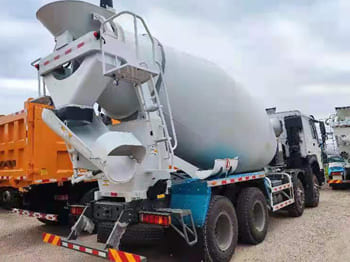 SINOTRUK Concrete Truck for Sale in Mali - Nákladní auto: obrázek 3 SINOTRUK Concrete Truck for Sale in Mali - Nákladní auto: obrázek 3