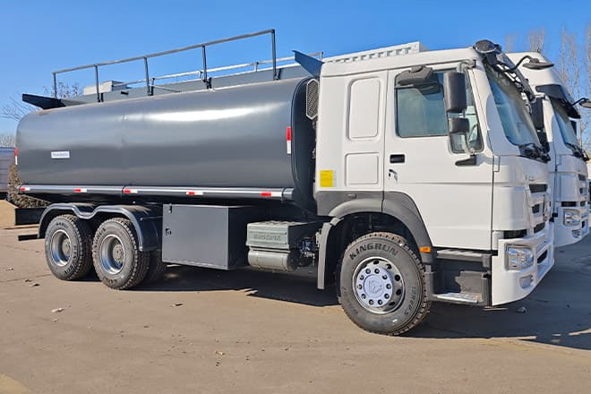 SINOTRUK 2025 New Howo Oil Tanker Trucks for Sale in Congo - Cisternové vozidlo: obrázek 2 SINOTRUK 2025 New Howo Oil Tanker Trucks for Sale in Congo - Cisternové vozidlo: obrázek 2