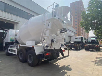 SINOTRUK Cement Mixer Truck for Sale in Zambia - Autodomíchávač: obrázek 3 SINOTRUK Cement Mixer Truck for Sale in Zambia - Autodomíchávač: obrázek 3