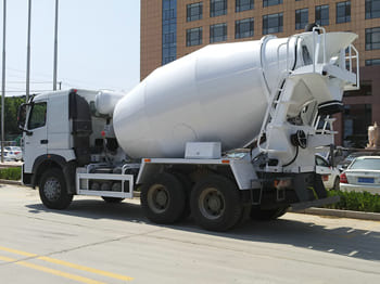 SINOTRUK Concrete Mixer Truck for Sale in Ghana - Autodomíchávač: obrázek 2 SINOTRUK Concrete Mixer Truck for Sale in Ghana - Autodomíchávač: obrázek 2