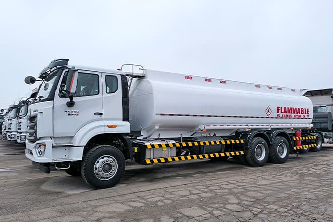 SINOTRUK Howo 380 Petrol Tanker Truck Price for Sale in Sierra Leone - Cisternové vozidlo: obrázek 1 SINOTRUK Howo 380 Petrol Tanker Truck Price for Sale in Sierra Leone - Cisternové vozidlo: obrázek 1