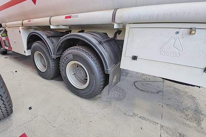SINOTRUK Howo 400 Diesel Tanker Truck for Sale in Nigeria - Cisternové vozidlo: obrázek 5 SINOTRUK Howo 400 Diesel Tanker Truck for Sale in Nigeria - Cisternové vozidlo: obrázek 5