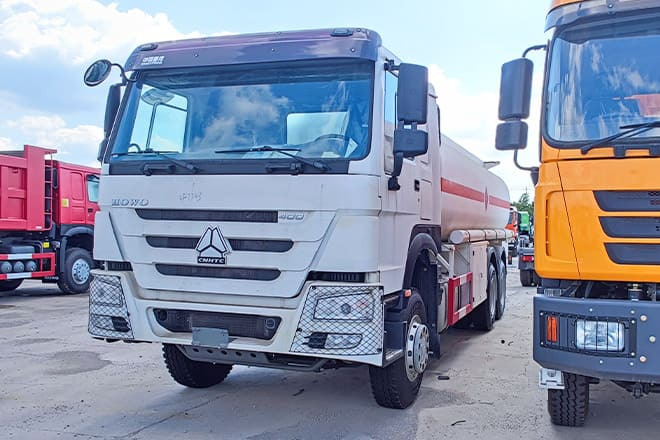 SINOTRUK Howo 400 Diesel Tanker Truck for Sale in Nigeria - Cisternové vozidlo: obrázek 2 SINOTRUK Howo 400 Diesel Tanker Truck for Sale in Nigeria - Cisternové vozidlo: obrázek 2