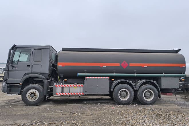 SINOTRUK Howo 6x4 380 Oil Truck for Sale in Mali - Cisternové vozidlo: obrázek 3 SINOTRUK Howo 6x4 380 Oil Truck for Sale in Mali - Cisternové vozidlo: obrázek 3