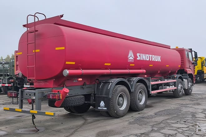 SINOTRUK Howo NX380 Diesel Tanker Truck for Sale in Tanzania - Cisternové vozidlo: obrázek 2 SINOTRUK Howo NX380 Diesel Tanker Truck for Sale in Tanzania - Cisternové vozidlo: obrázek 2