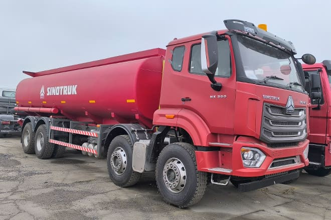 SINOTRUK Howo NX380 Diesel Tanker Truck for Sale in Tanzania - Cisternové vozidlo: obrázek 1 SINOTRUK Howo NX380 Diesel Tanker Truck for Sale in Tanzania - Cisternové vozidlo: obrázek 1