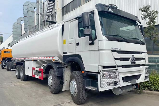 SINOTRUK Howo Stainless Steel Fuel Tanks for Trucks for Sale in Paraguay - Cisternové vozidlo: obrázek 1 SINOTRUK Howo Stainless Steel Fuel Tanks for Trucks for Sale in Paraguay - Cisternové vozidlo: obrázek 1