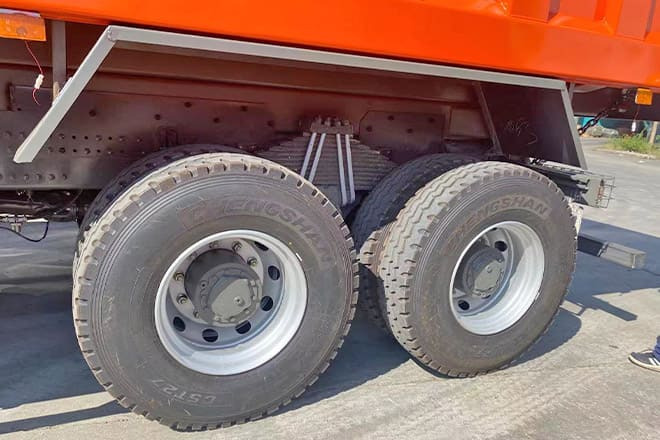 SINOTRUK Sinotruk Howo 336 6X4 Tipper for Sale in Ghana - Sklápěč: obrázek 3 SINOTRUK Sinotruk Howo 336 6X4 Tipper for Sale in Ghana - Sklápěč: obrázek 3