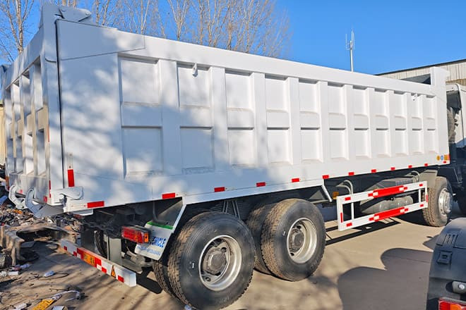 SINOTRUK Sinotruk Howo 371 8x4 Dump Truck for Sale in Libya - Sklápěč: obrázek 3 SINOTRUK Sinotruk Howo 371 8x4 Dump Truck for Sale in Libya - Sklápěč: obrázek 3