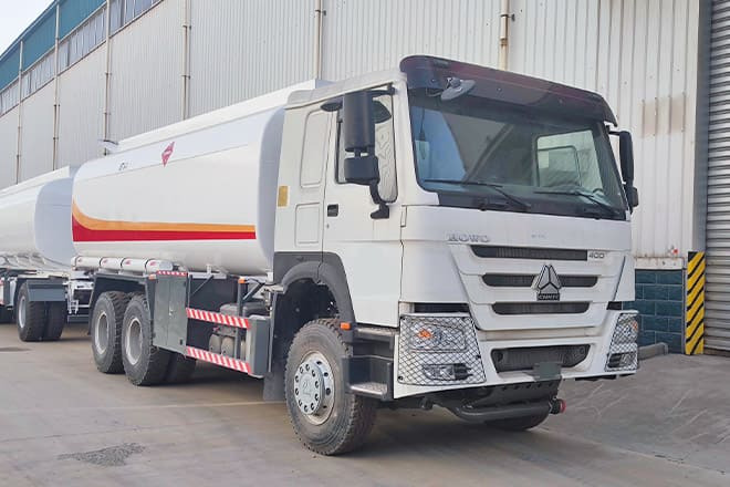 SINOTRUK Sinotruk Howo Fuel Tanker Truck Price for Sale in Ghana - Cisternové vozidlo: obrázek 4 SINOTRUK Sinotruk Howo Fuel Tanker Truck Price for Sale in Ghana - Cisternové vozidlo: obrázek 4
