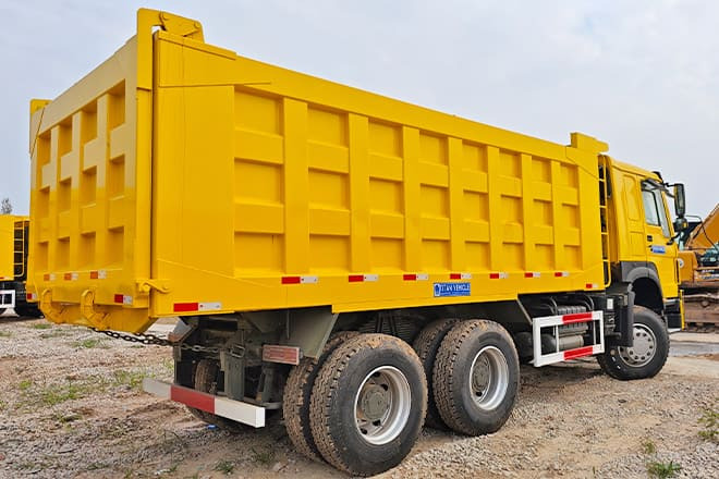 SINOTRUK Used Sinotruk Howo 371 Dump Trucks for Sale in Jamaica - Sklápěč: obrázek 2 SINOTRUK Used Sinotruk Howo 371 Dump Trucks for Sale in Jamaica - Sklápěč: obrázek 2