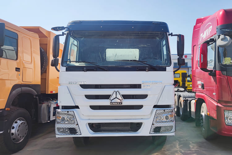 SINOTRUK Water Sprinkler Tanker for Sale in Malawi - Cisternové vozidlo: obrázek 4 SINOTRUK Water Sprinkler Tanker for Sale in Malawi - Cisternové vozidlo: obrázek 4