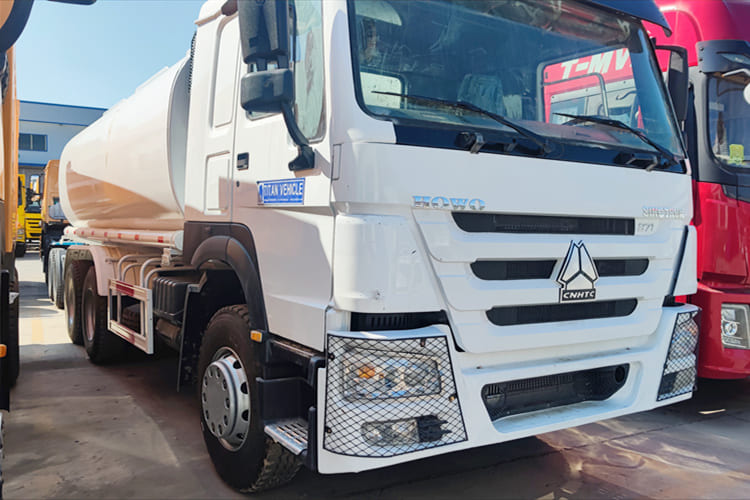 SINOTRUK Water Sprinkler Tanker for Sale in Malawi - Cisternové vozidlo: obrázek 5 SINOTRUK Water Sprinkler Tanker for Sale in Malawi - Cisternové vozidlo: obrázek 5