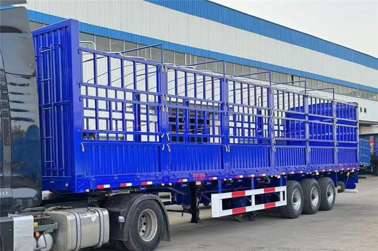 TITAN 3 Axle Cargo Fence Trailer with Air Suspension Transport Animal - Návěs na přepravu zvířat: obrázek 4 TITAN 3 Axle Cargo Fence Trailer with Air Suspension Transport Animal - Návěs na přepravu zvířat: obrázek 4