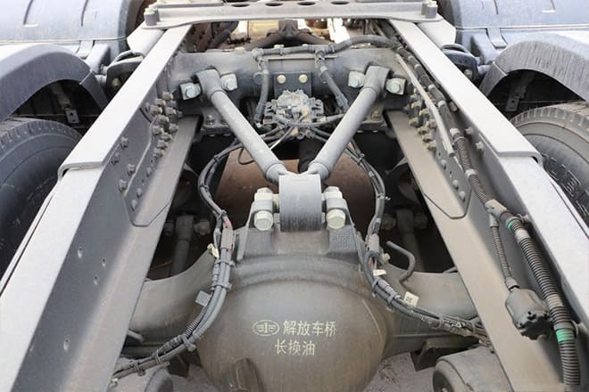 FAW Faw J6P 6X4 Tractor Head for Sale in Angola - Tahač: obrázek 4 FAW Faw J6P 6X4 Tractor Head for Sale in Angola - Tahač: obrázek 4