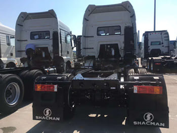 SHACMAN Shacman Tractor Cargo Truck for Sale in Namibia - Tahač: obrázek 2 SHACMAN Shacman Tractor Cargo Truck for Sale in Namibia - Tahač: obrázek 2