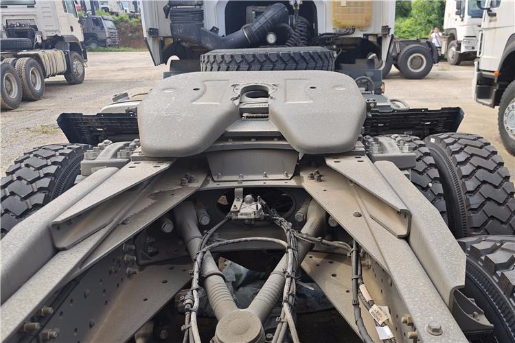 SINOTRUK Used Howo 400hp Tractor Truck for Sale In Nigeria Lagos - Tahač: obrázek 3 SINOTRUK Used Howo 400hp Tractor Truck for Sale In Nigeria Lagos - Tahač: obrázek 3