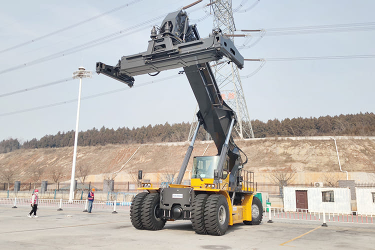XCMG Container Reach Stacker for Sale in Ghana - Kontejnerový manipulátor: obrázek 3 XCMG Container Reach Stacker for Sale in Ghana - Kontejnerový manipulátor: obrázek 3